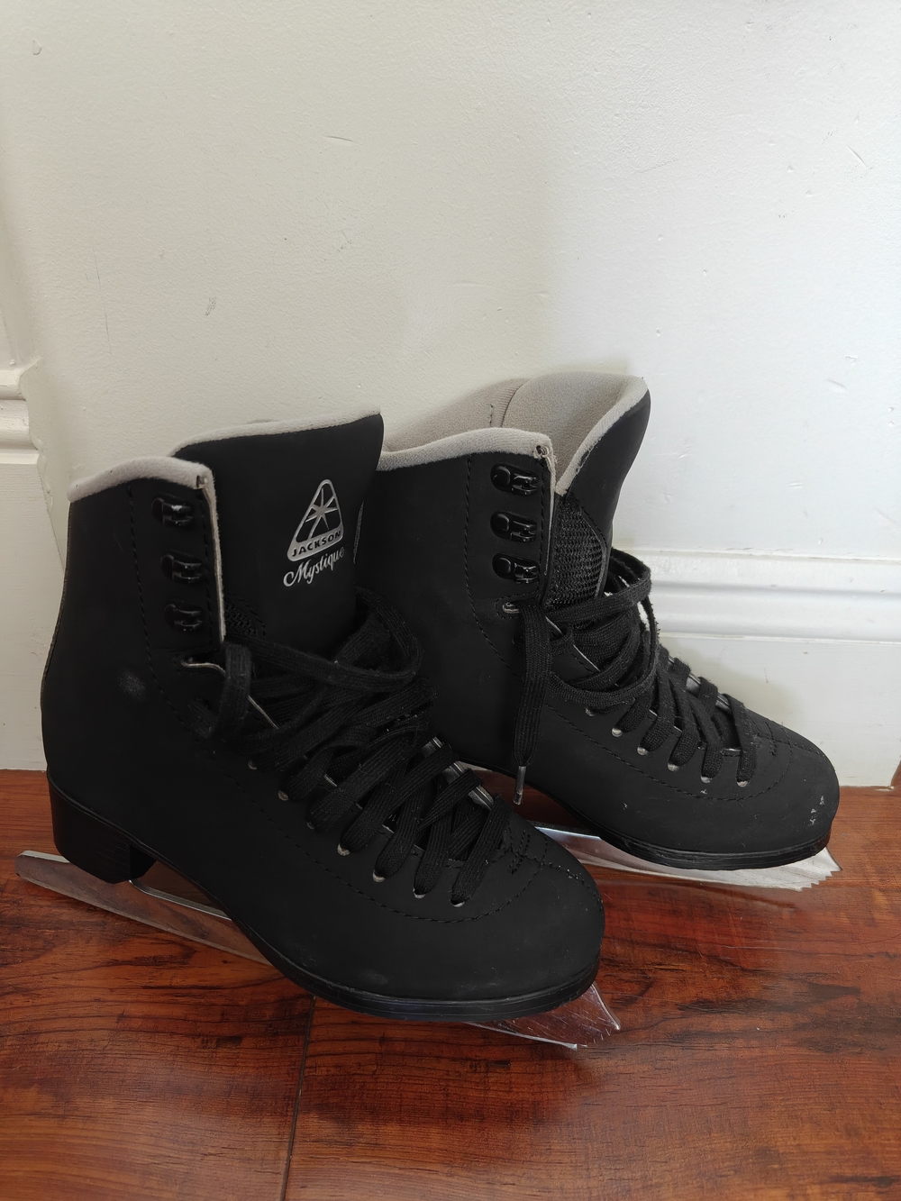 Jackson Mystique Black Boy's Figure Skates- Size 2